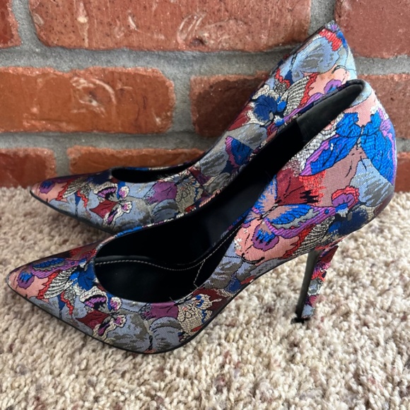 Charles David Patterned Heels Size 7 - Picture 2 of 7